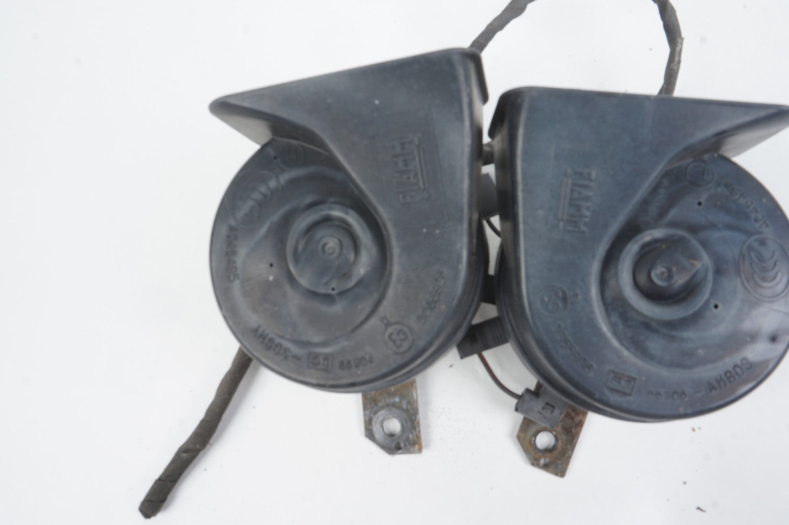 2003 - 2012 MERCEDES R230 SL500 FRONT LOW HIGH TONE SIGNAL HORN SET X2 OEM
