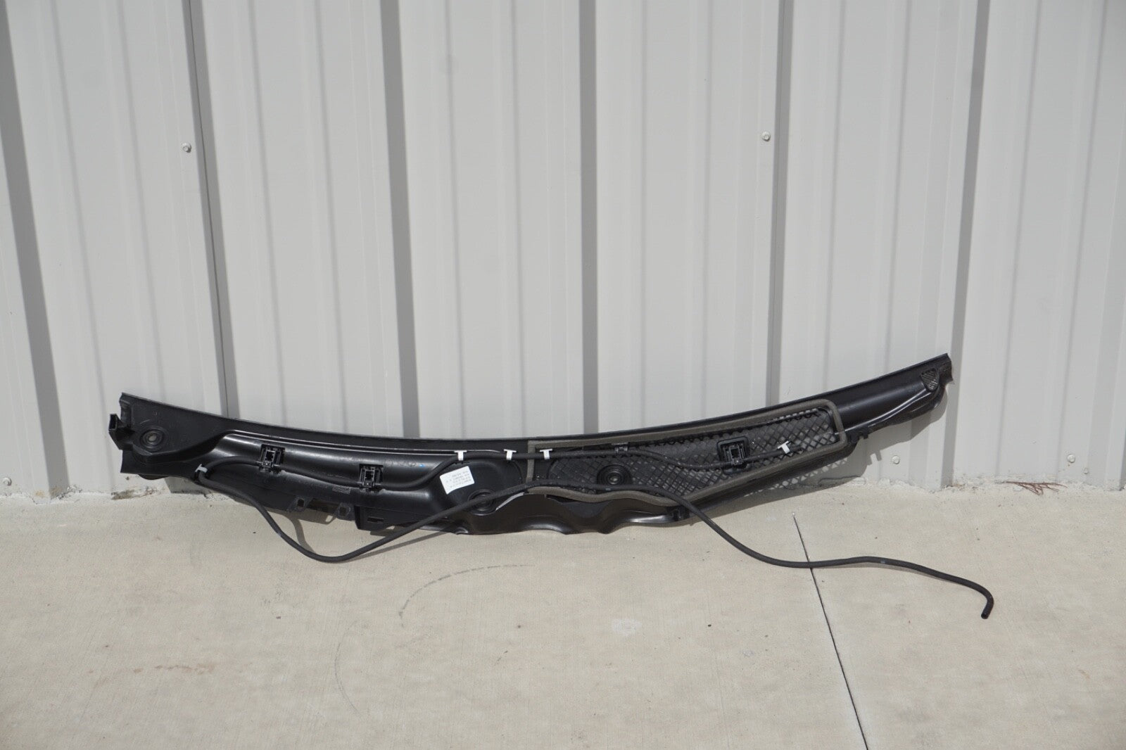 10-16 MERCEDES E350 E550  OEM C207 COUPE WINDSHIELD WIPER COWL PANEL 2078300713