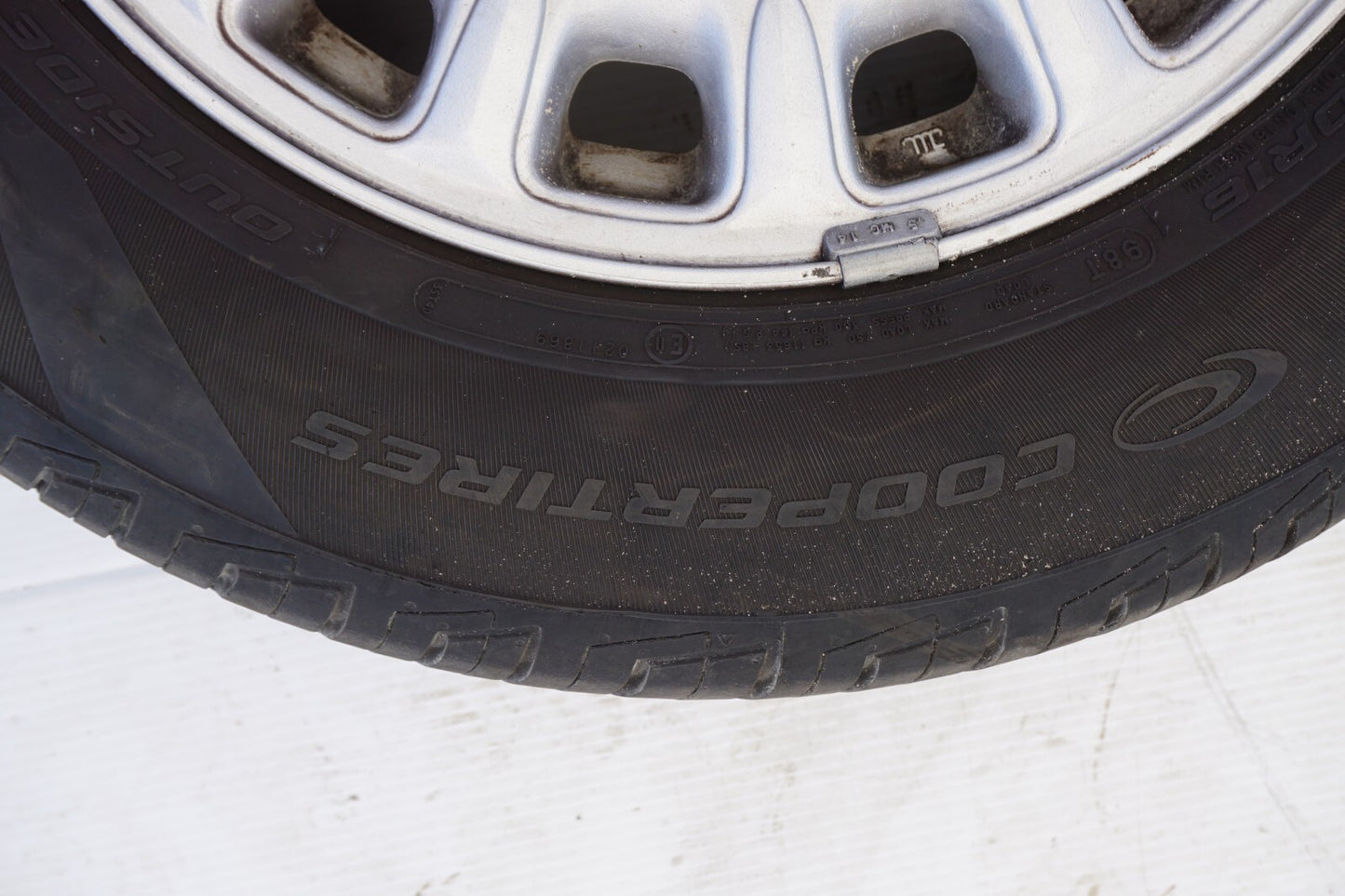 1987 - 1993 Cadillac Allante ALLOY WHEEL RIM & TIRE 225/60R16 OEM