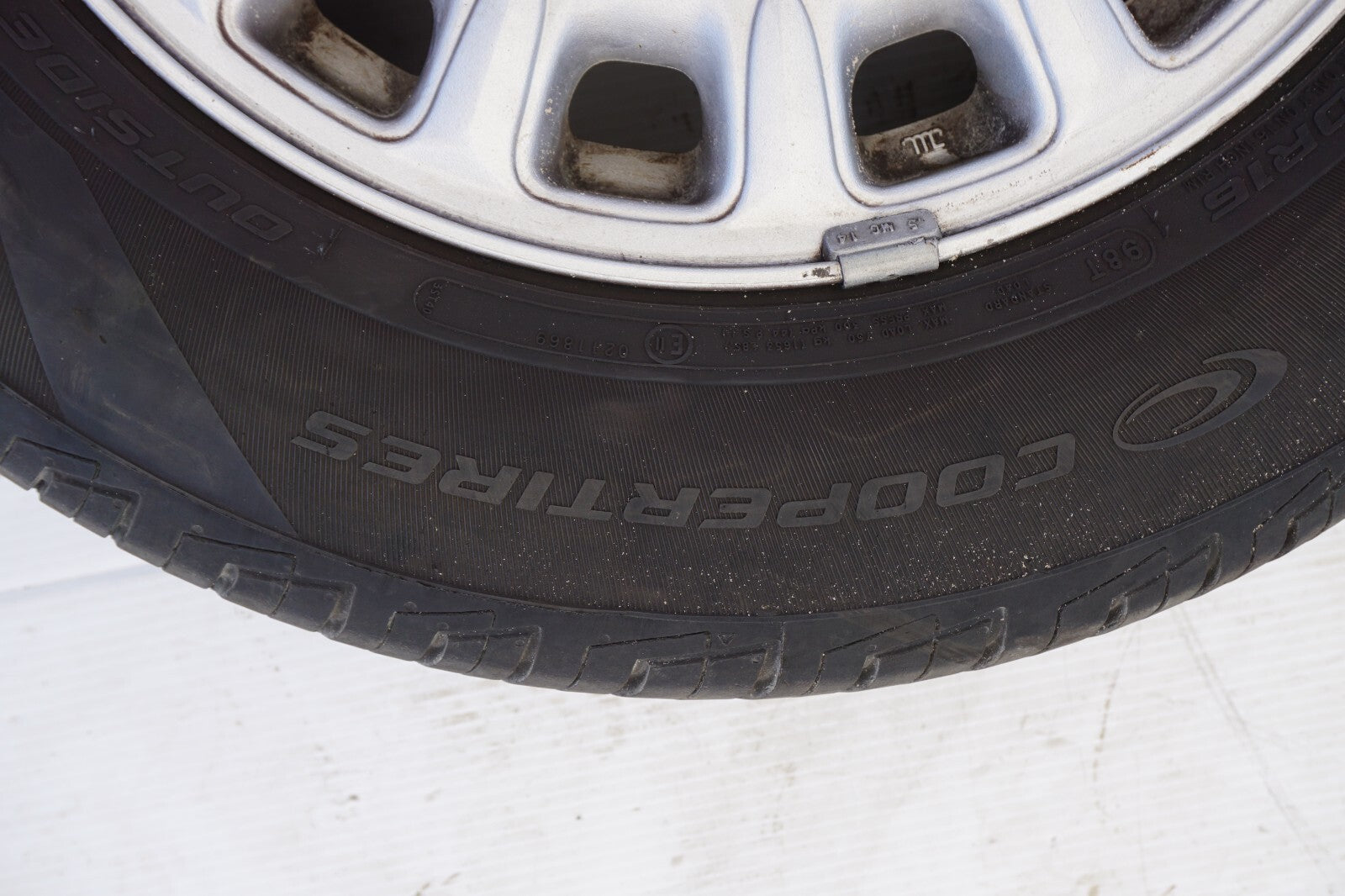 1987 - 1993 Cadillac Allante ALLOY WHEEL RIM & TIRE 225/60R16 OEM