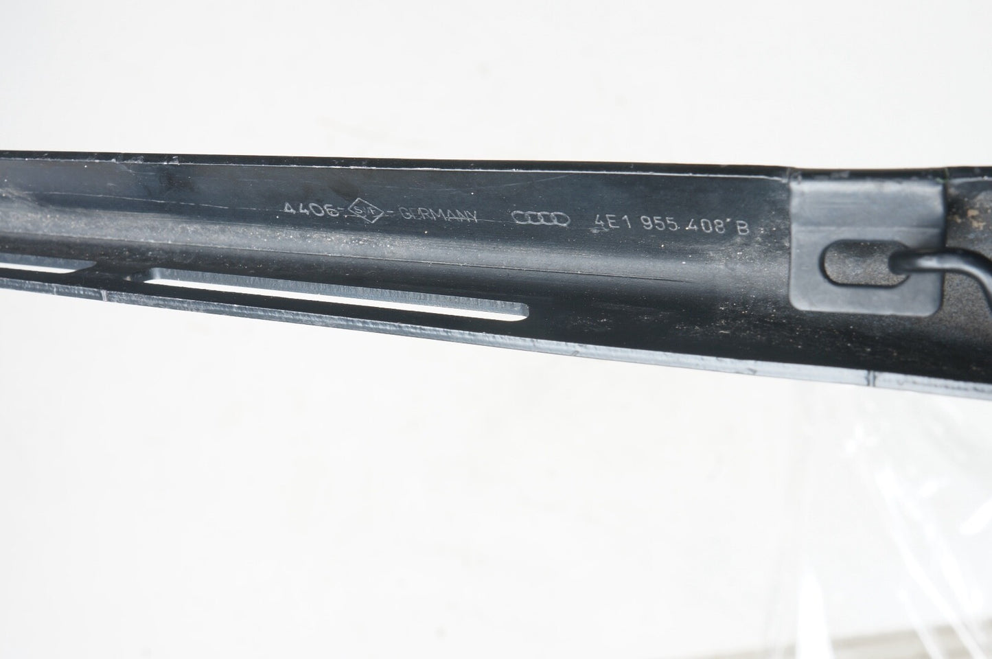 04-10 AUDI A8 FRONT LEFT & RIGHT WINDSHIELD WIPER ARM SET OF 2 4E1955408B OEM