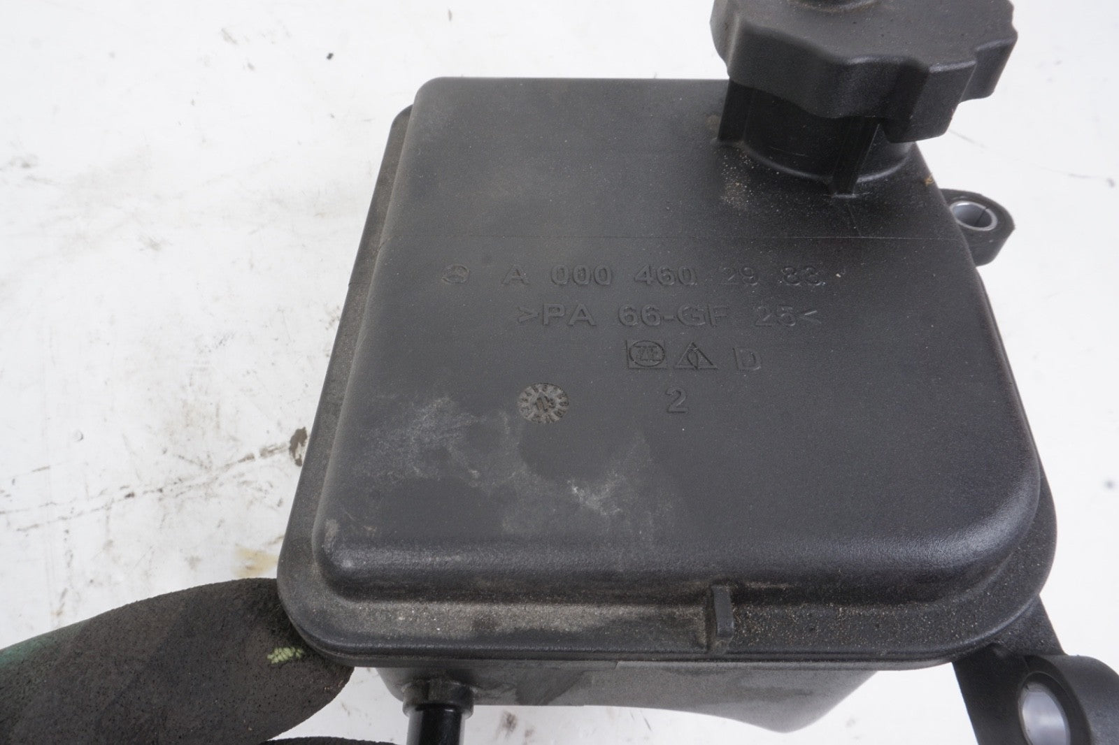 08-15 Mercedes W204 C250 C350 Power Steering Pump Reservoir Tank 0004602983 OEM