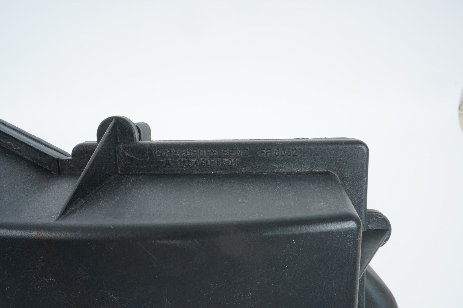 2003 - 2008 Mercedes SL500 R230 Engine Motor Air Intake Cleaner Filter Box OEM