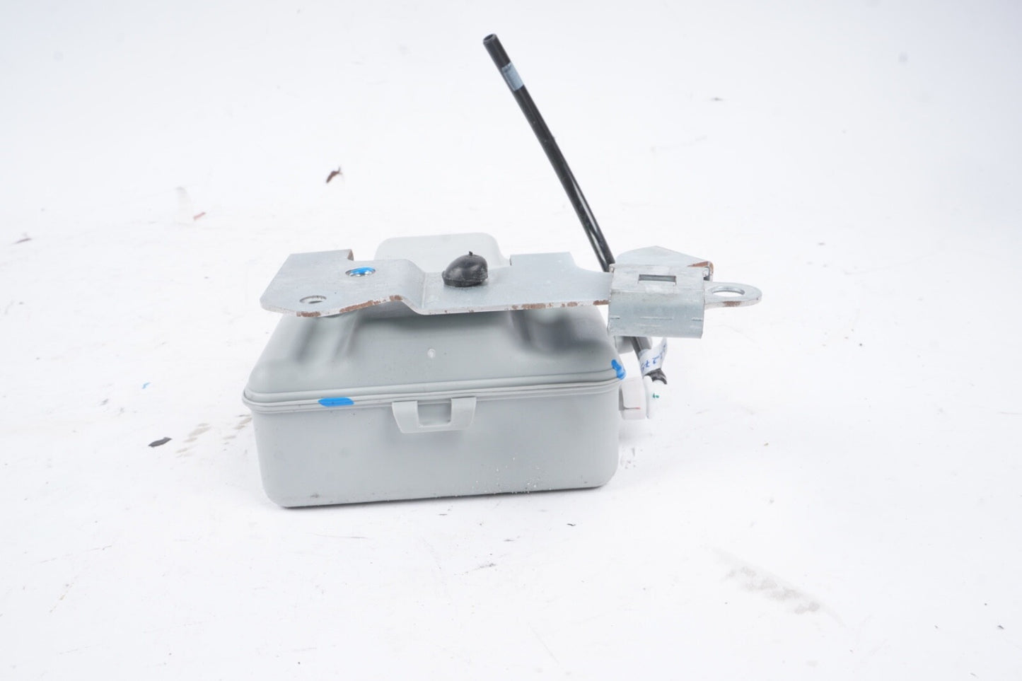 2012 - 2017 OEM Mercedes W222 S550 S600 E63 Vacuum Valve Pump Control Unit