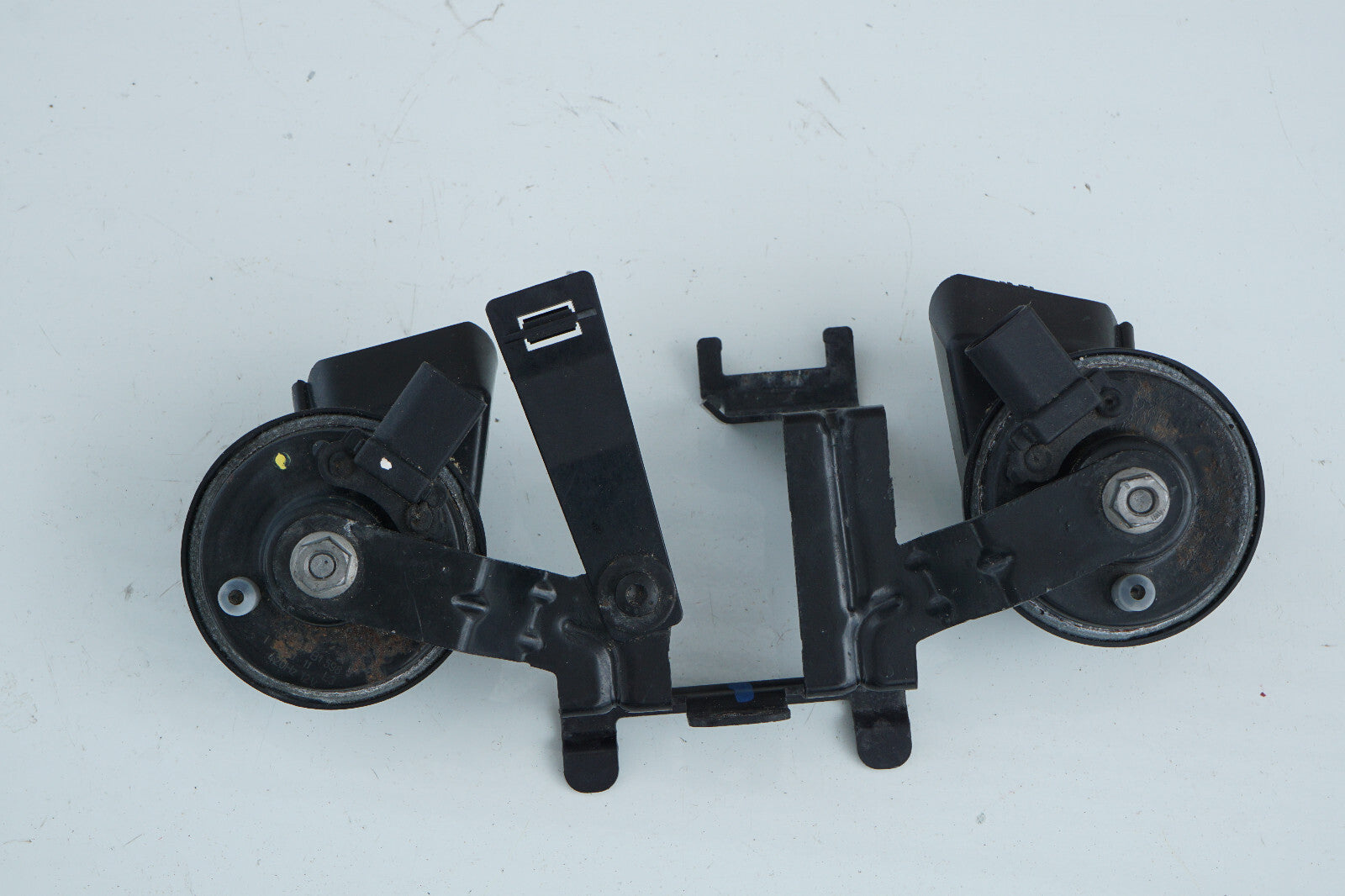 2011 - 2017 AUDI A8L HORN SIGNAL W/ BRACKET SET OF 2 OEM