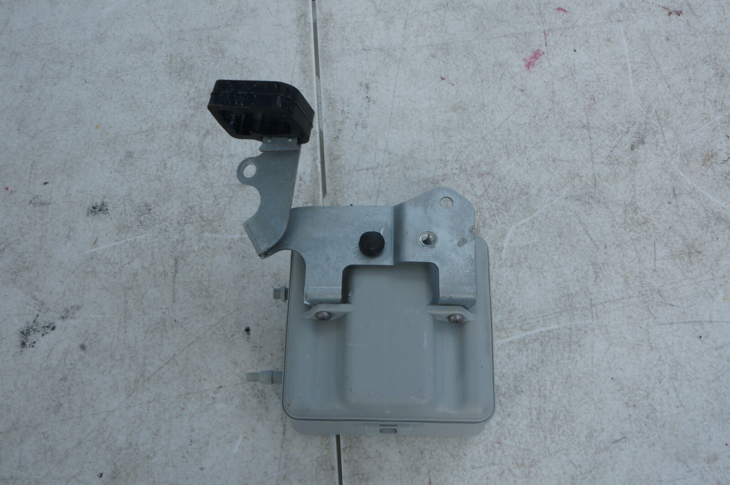 97-04 MERCEDES  R170 SLK320 CLK430 E320 SLK230 VACUUM PUMP TANK RESERVOIR OEM
