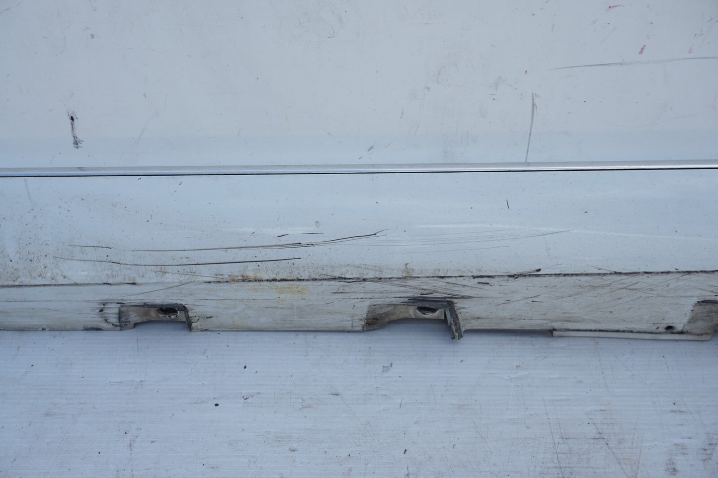 2011 - 2014 AUDI A8L RIGHT PASSENGER SIDE ROCKER PANEL SKIRT MOLDING OEM