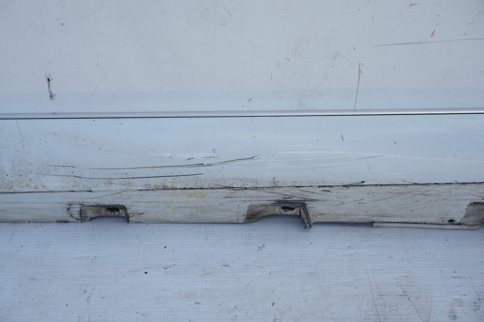 2011 - 2014 AUDI A8L RIGHT PASSENGER SIDE ROCKER PANEL SKIRT MOLDING OEM