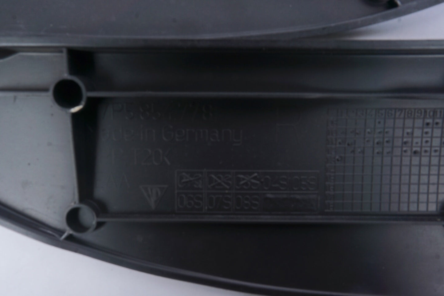 2011 - 2018 Porsche Cayenne Left Right Fender Seal Cover