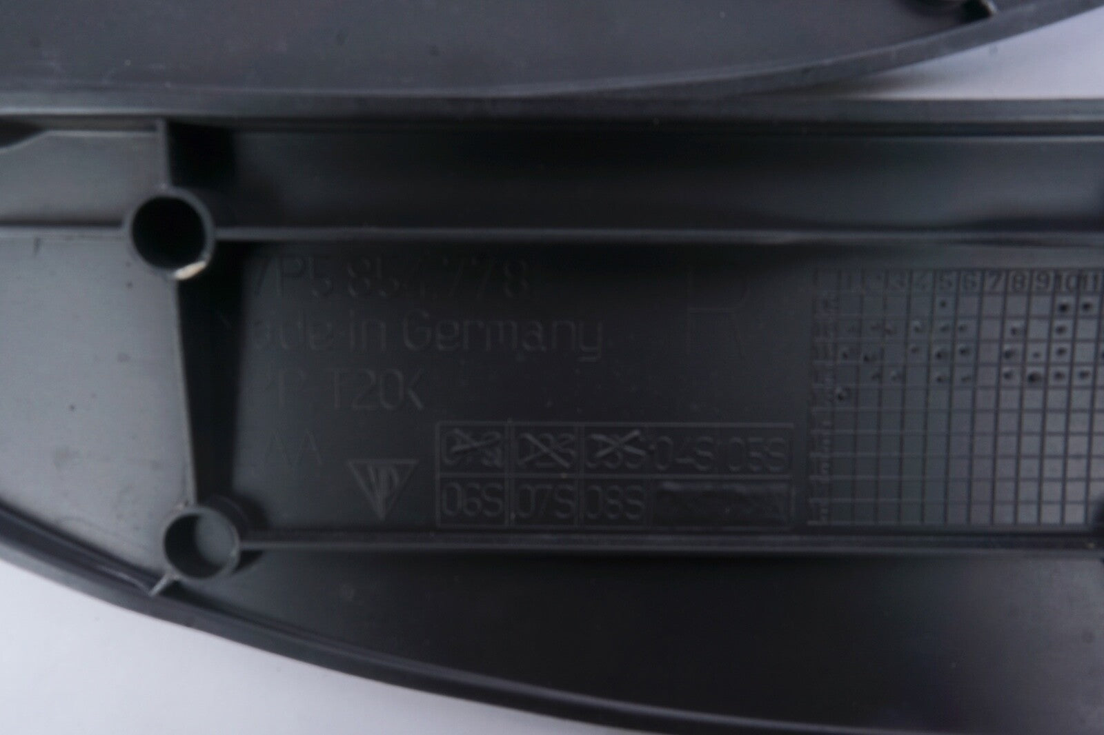 2011 - 2018 Porsche Cayenne Left Right Fender Seal Cover