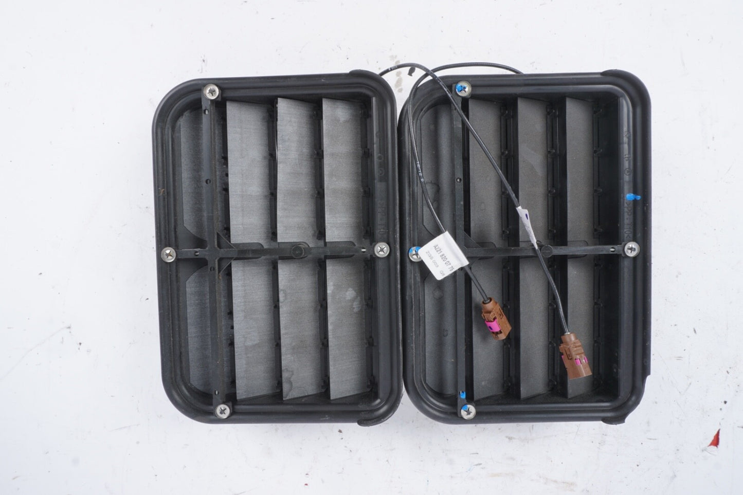07-13  MERCEDES-BENZ W221 S400 S600 S550 REAR PHONE ANTENNAS OEM