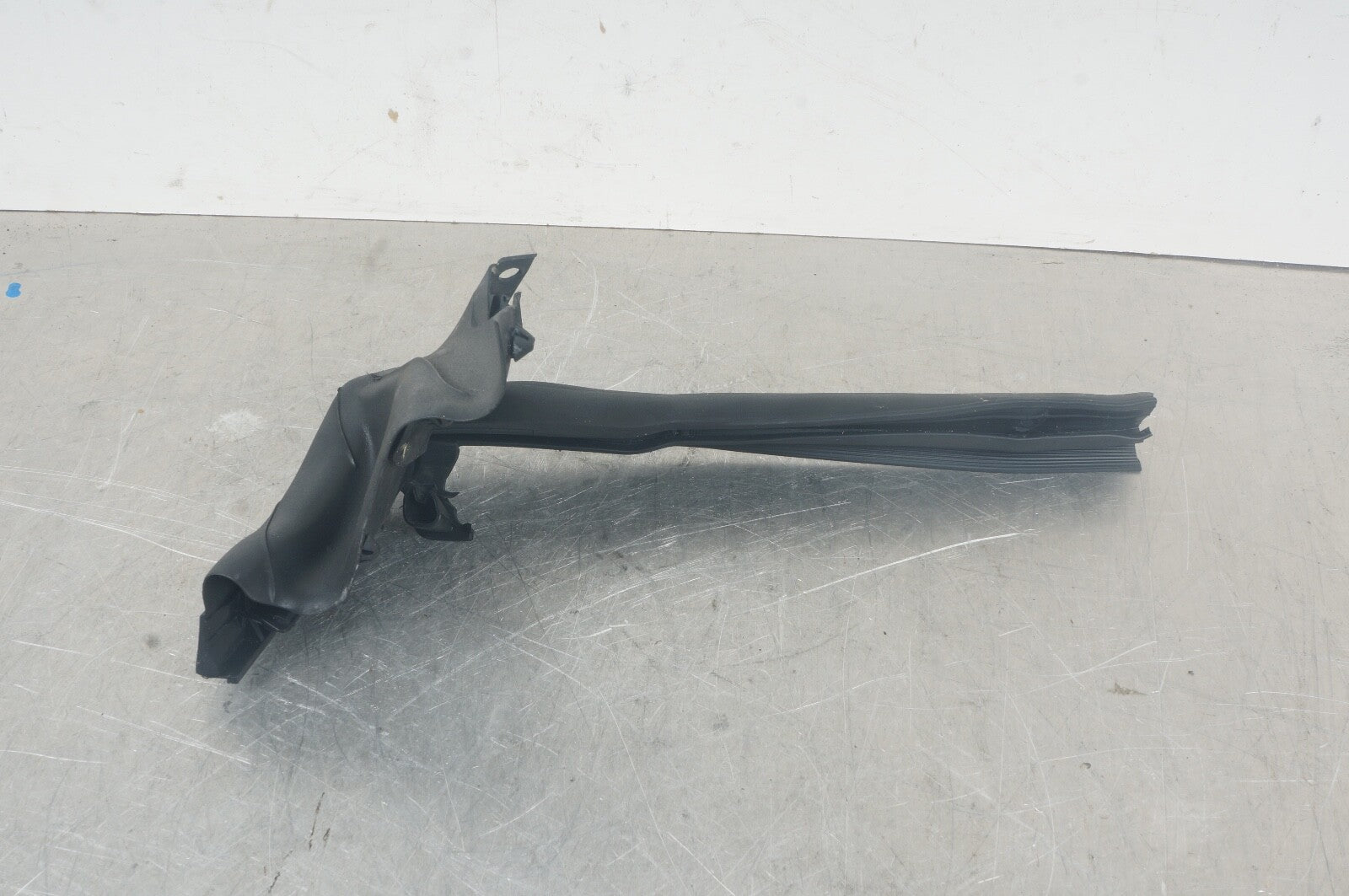 MERCEDES R231 SL-CLASS DRIVER/LEFT QUARTER VENT GLASS WINDOW WEATHER SEAL