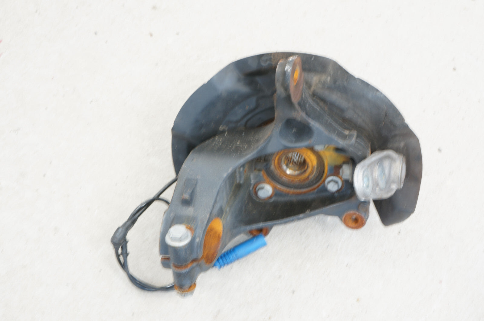 2012 - 2015 Mini Cooper FRONT RIGHT PASSENGER SPINDLE KNUCKLE WHEEL HUB OEM
