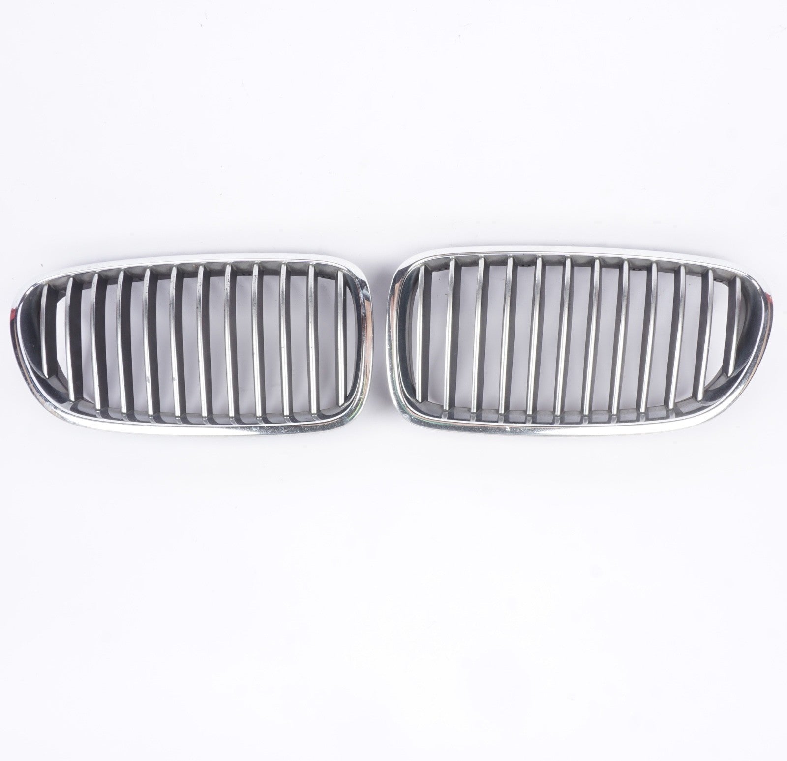 2011-2013 BMW 528i 535i xDrive Front Left Right Bumper Grille Set OEM 7200727