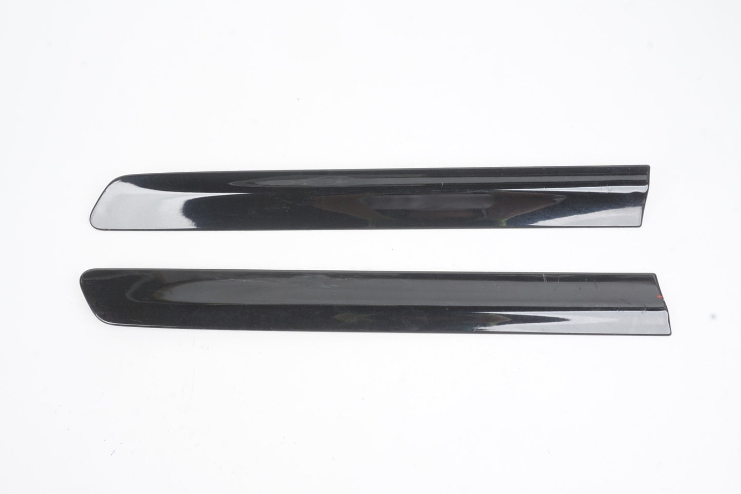 2006-2013 VOLVO C70 Left Right Rear Quarter Panel Outer Trim Molding Black OEM