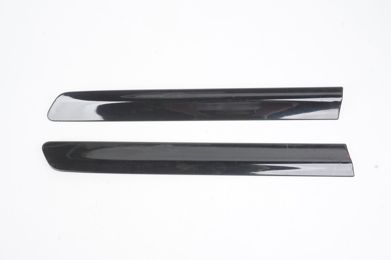 2006-2013 VOLVO C70 Left Right Rear Quarter Panel Outer Trim Molding Black OEM
