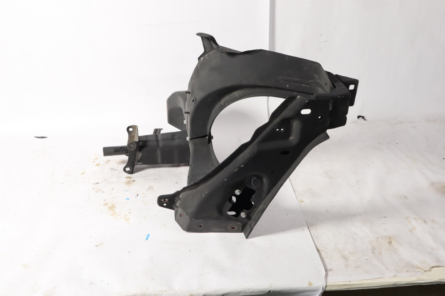 2006 - 2012 Mercedes GL450 ML550 W164 Front Right Headlight Support Bracket Oem
