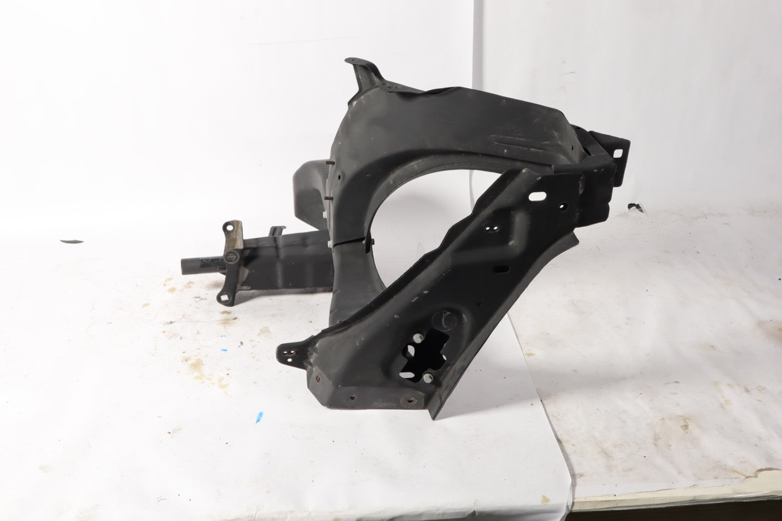 2006 - 2012 Mercedes GL450 ML550 W164 Front Right Headlight Support Bracket Oem