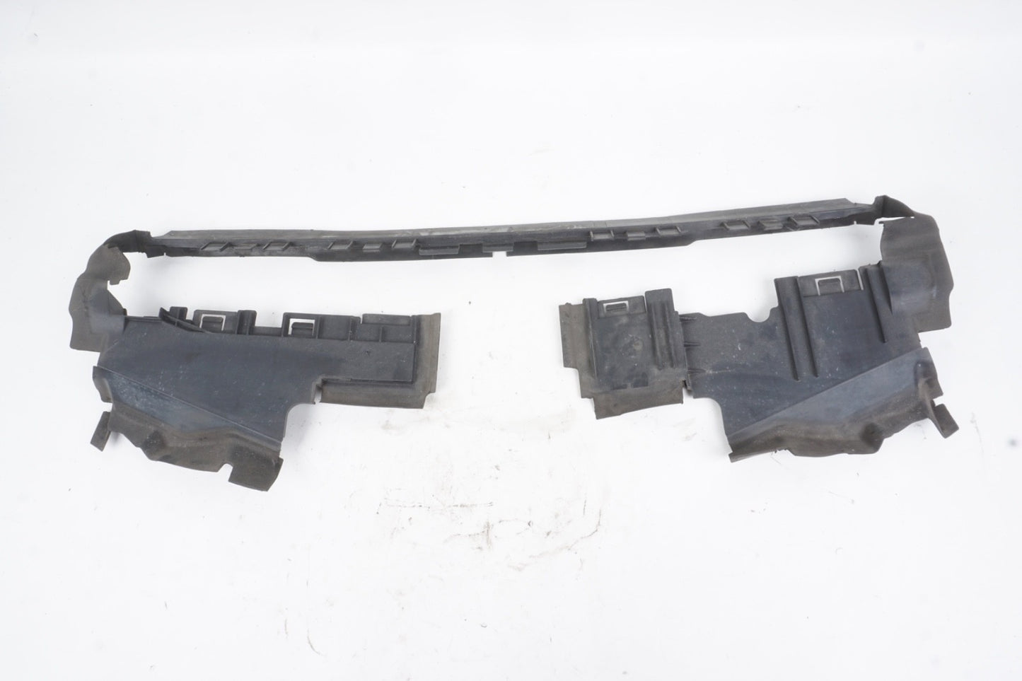 10-17 Mercedes W207 E350 E400 Radiator Support Baffle Air Duct 2075052530 OEM