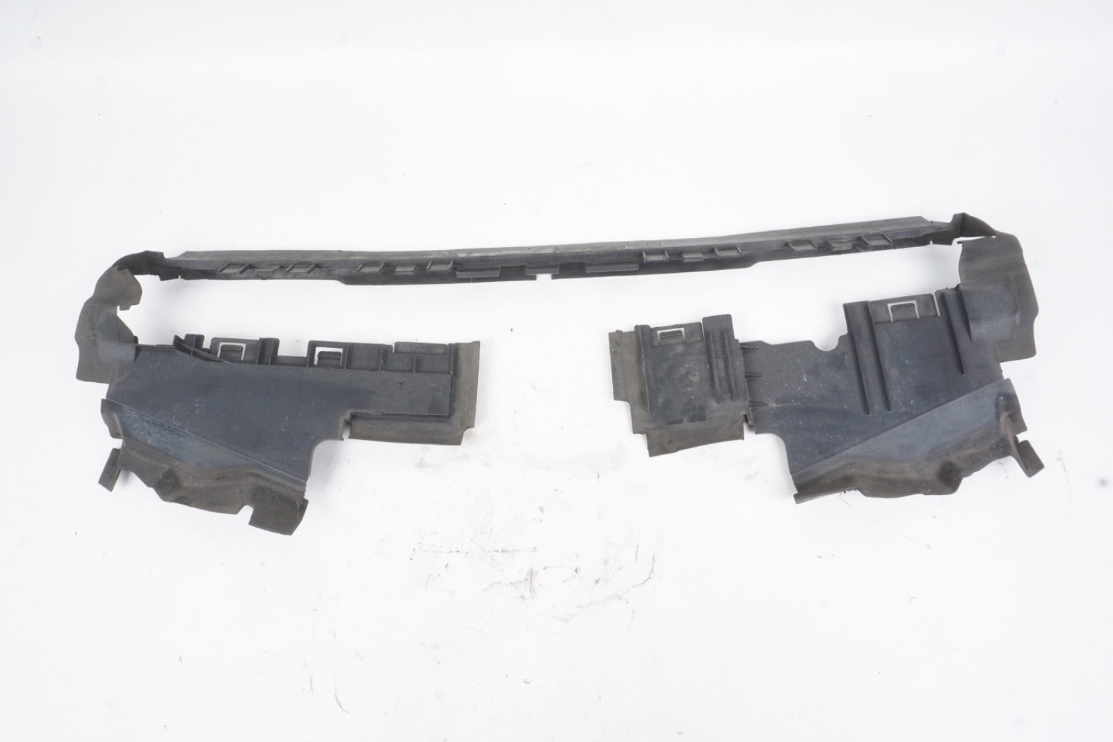 10-17 Mercedes W207 E350 E400 Radiator Support Baffle Air Duct 2075052530 OEM