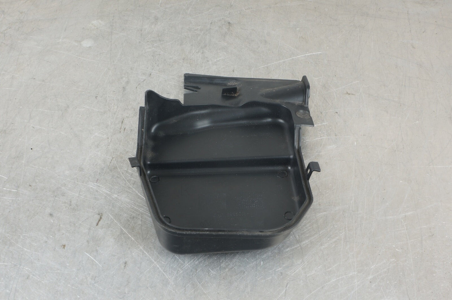 07-13 BMW E93 328i 128i 335i Right Hand Side Filter Air Filter Duct Housing OEM