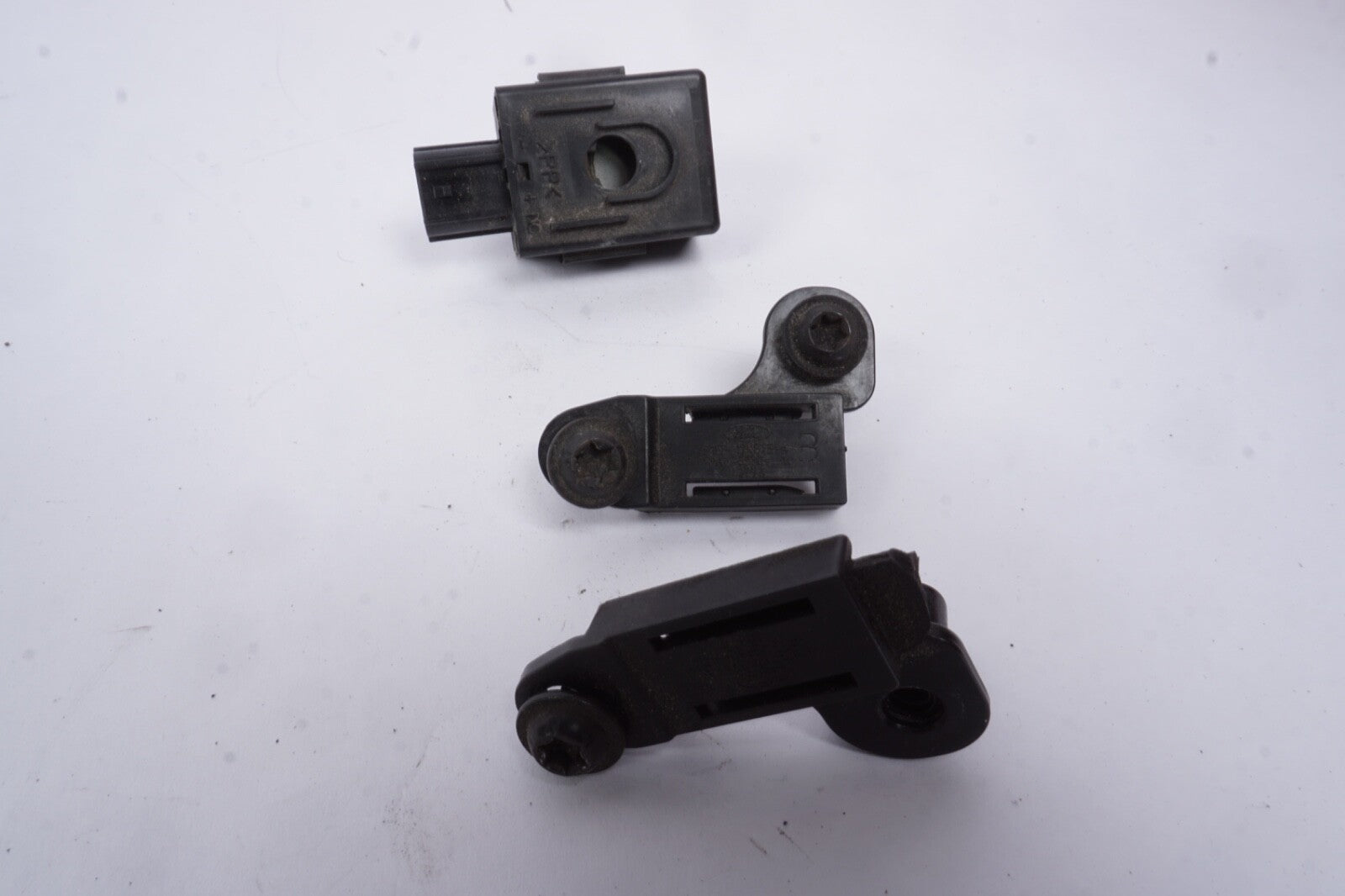 2012 - 2018 FORD FOCUS LEFT RIGHT SIDE FRONT BUMPER BRACKET