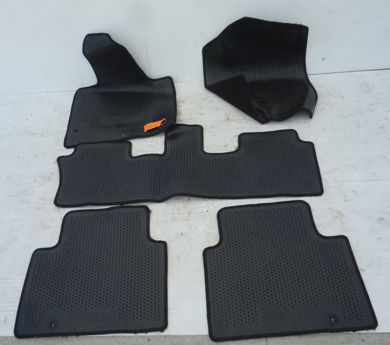 2013-2018 HYUNDAI SANTA FE FLOOR MAT CARPET FRONT & REAR SET OEM