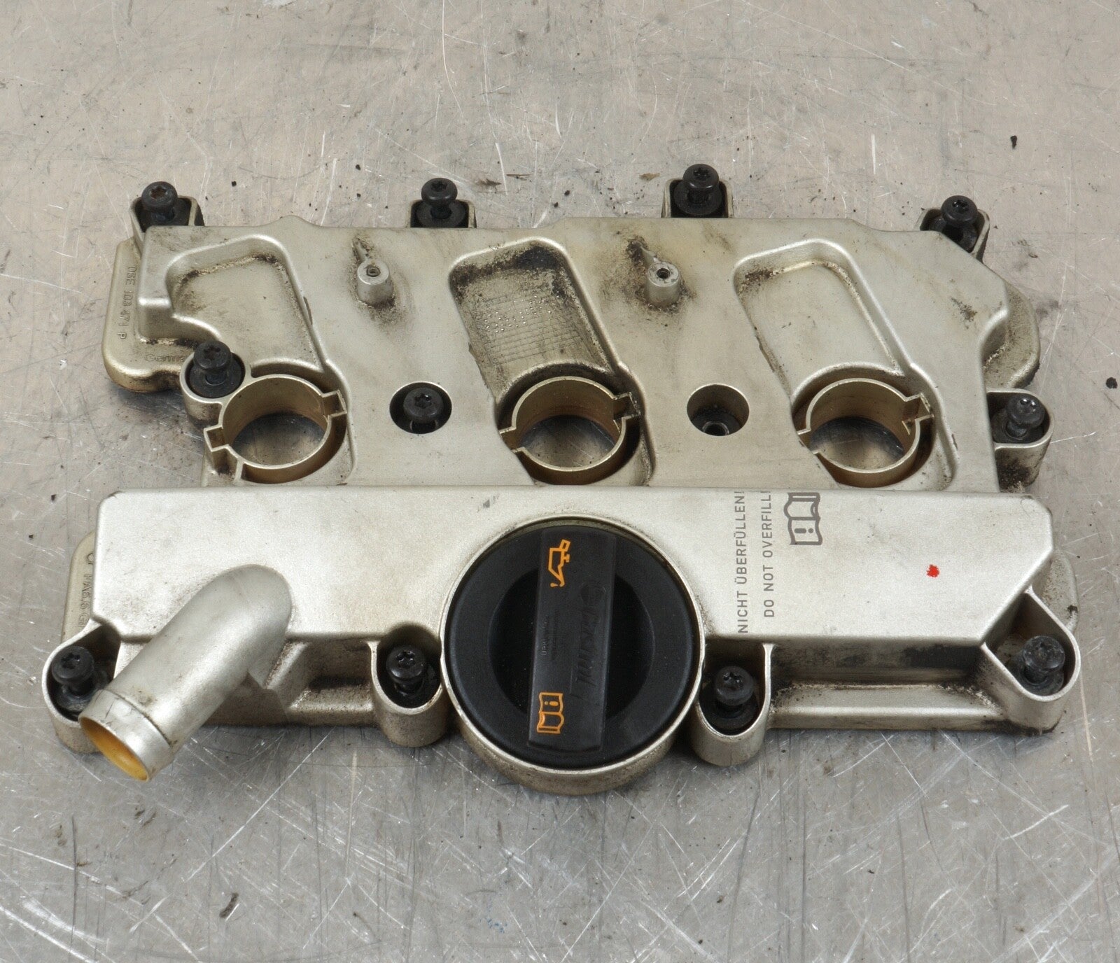 2012-2017 Audi A6 A7 A8 3.0L Engine Left Cylinder Head Valve Cover 06E103471