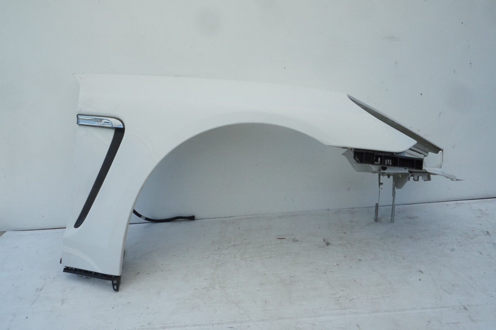 10 - 13 PORSCHE PANAMERA FRONT FENDER RIGHT PASSENGER SIDE OEM