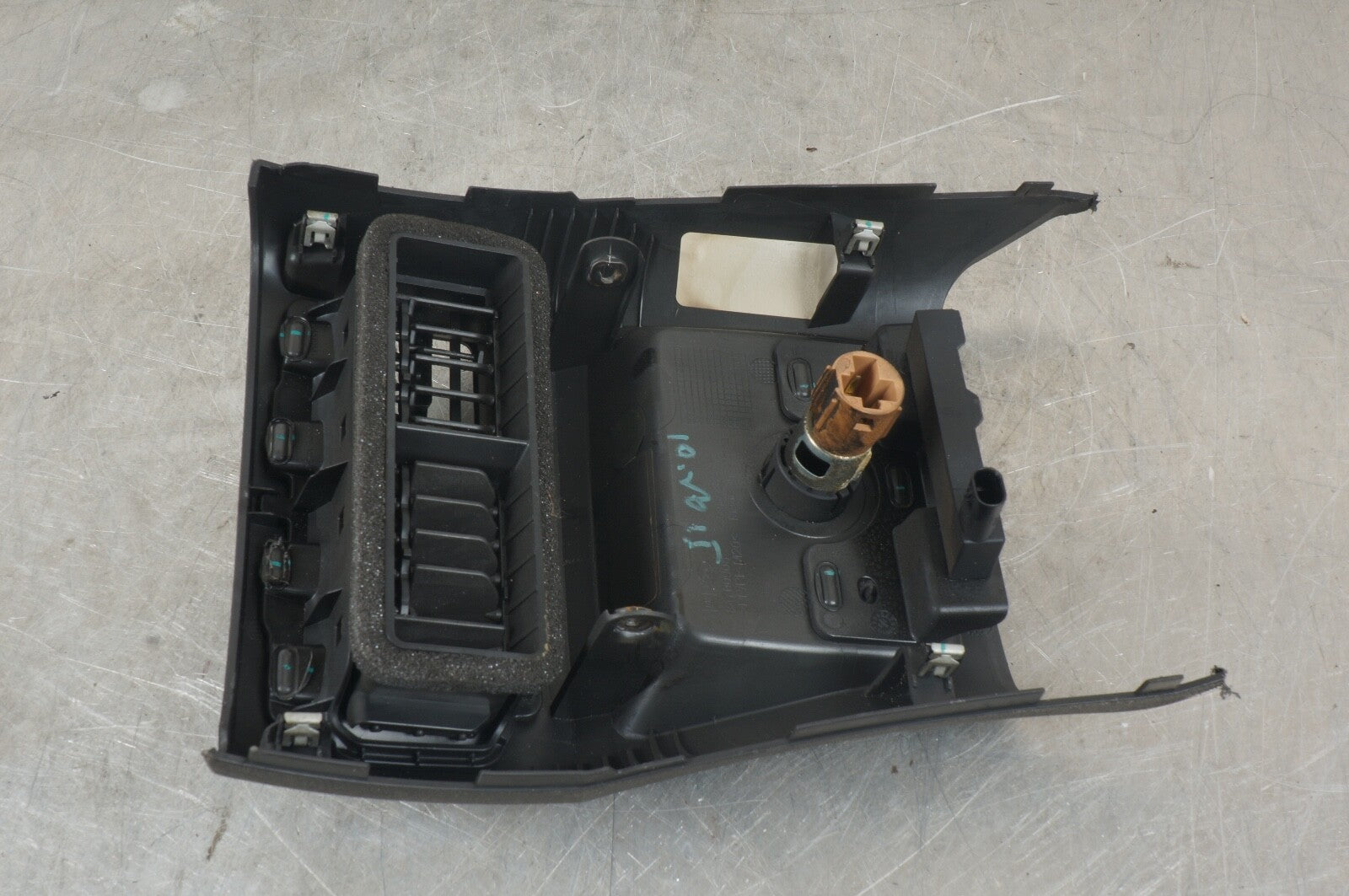 2020 2021 2022 2023 CADILLAC CT4 REAR VENT Genuine GM F Panel 84700908