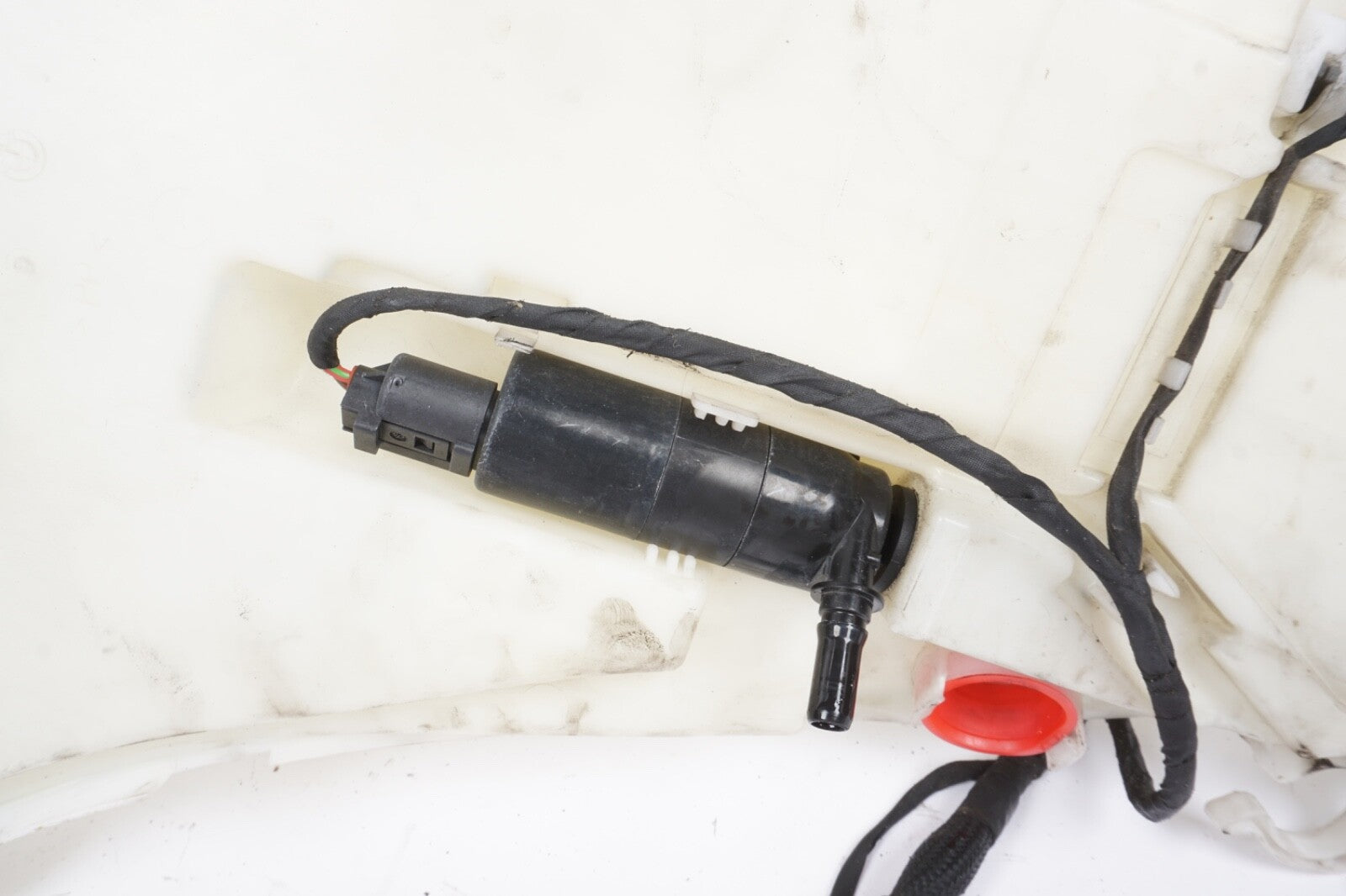 2012 - 2016 BMW 640i 650i Front Windshield Washer Fluid Reservoir F06 F12 F13