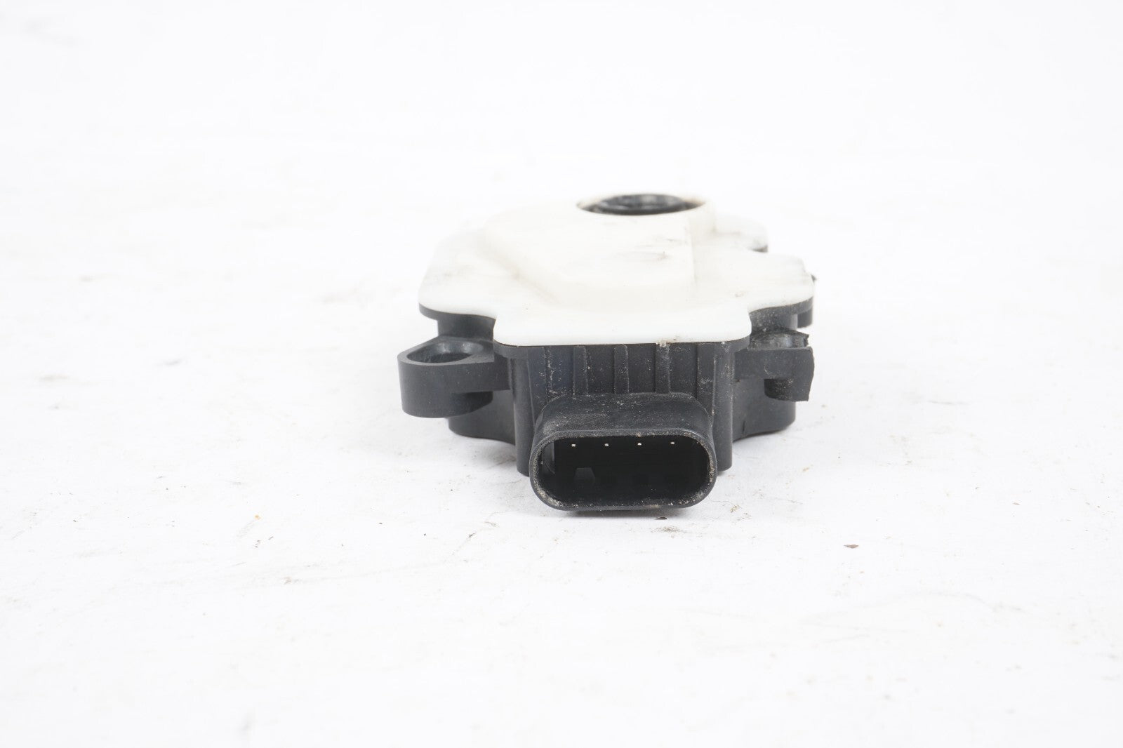 2013-17 Ford Focus Shutter Motor 6466R420 OEM