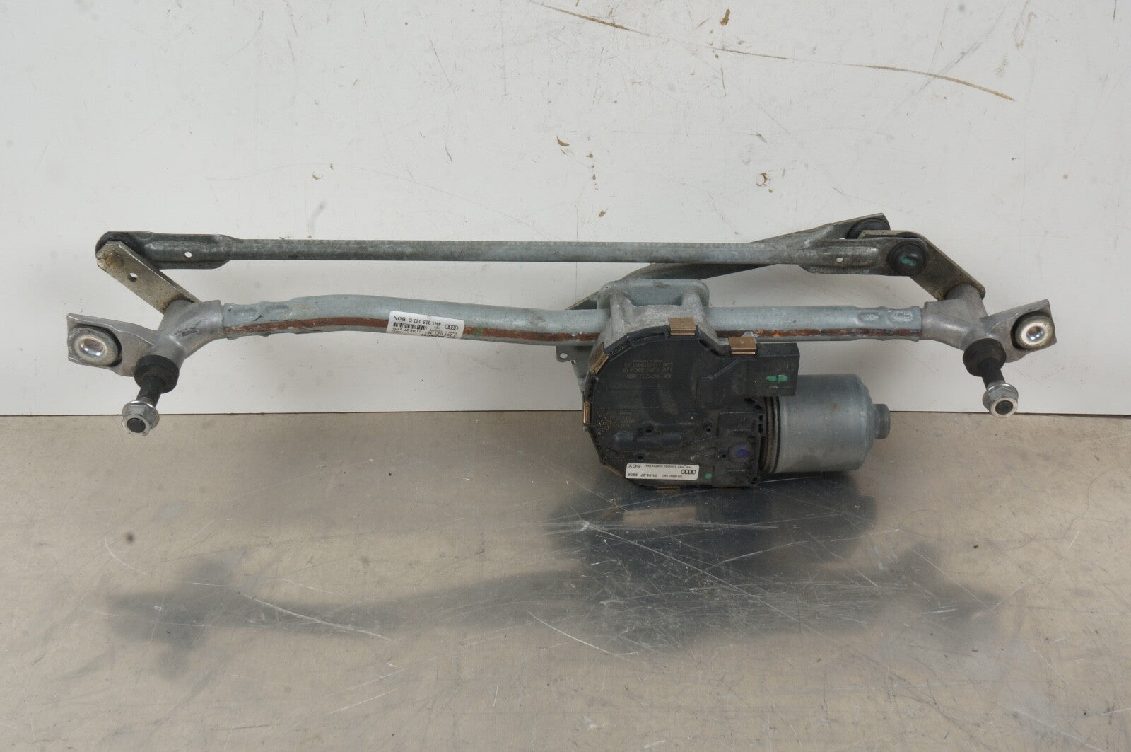 2011 - 2018 AUDI A8L QUATTRO FRONT WINDSHIELD WIPER WASHER LINKAGE W/ MOTOR OEM