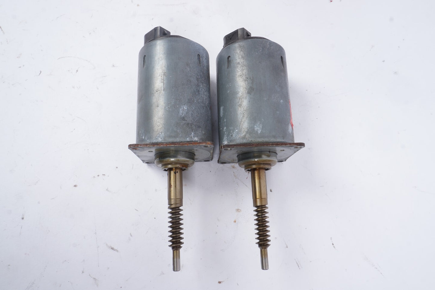2006 - 2010  BMW 650i E63 E64 Valvetronic Valve Timing Actuator Motor 2Pcs  OEM