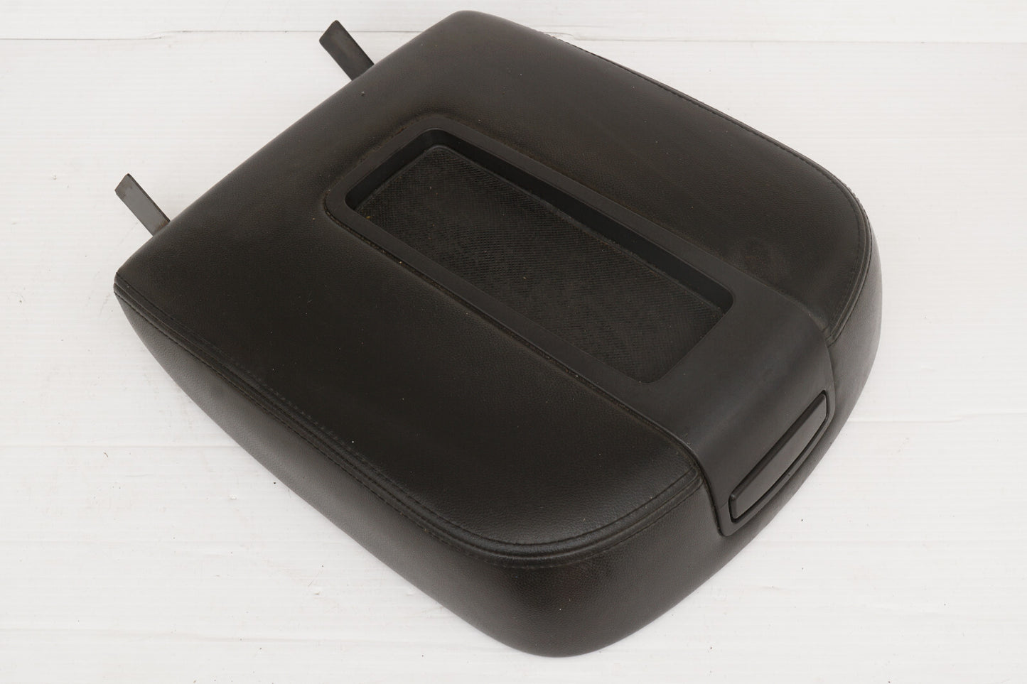 2007 - 2013 CHEVROLET AVALANCHE CENTER CONSOLE ARMRESR ARM REST L0197017AA OEM