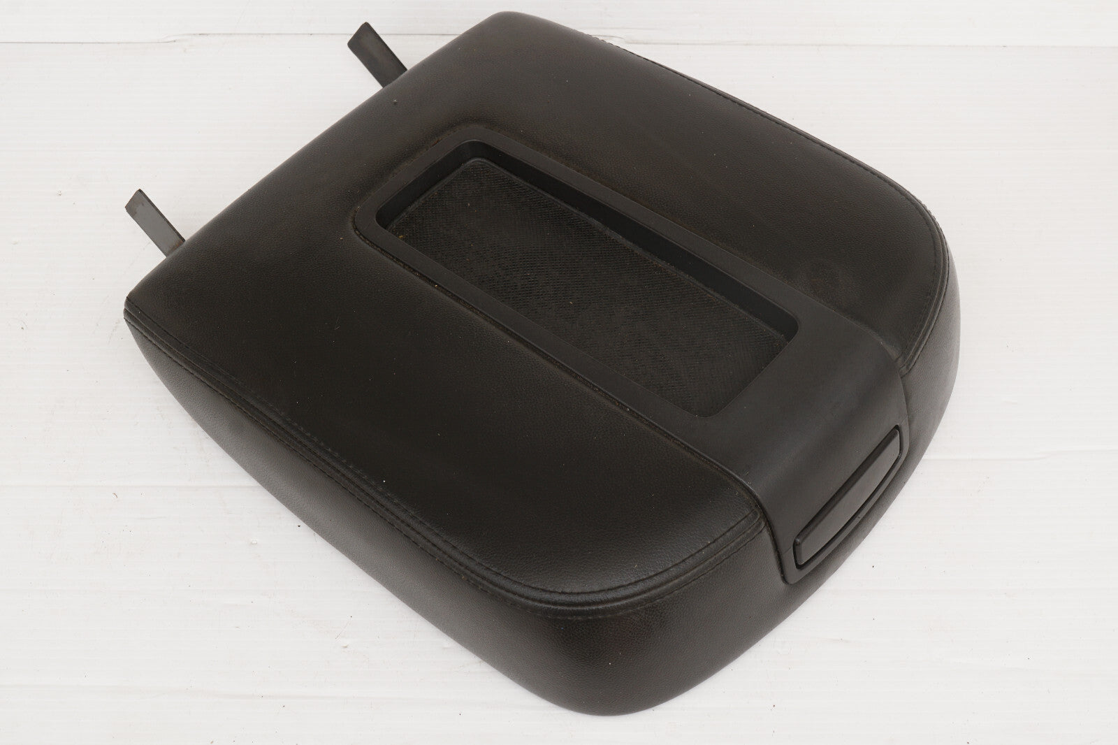 2007 - 2013 CHEVROLET AVALANCHE CENTER CONSOLE ARMRESR ARM REST L0197017AA OEM
