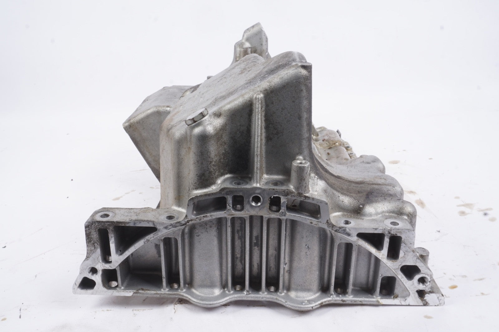 2013 - 2017 BMW X3 F25 2.0 L ENGINE OIL PAN OEM