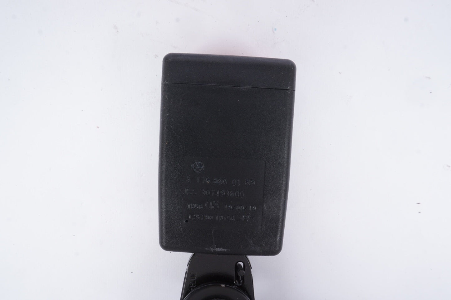 2015 - 2020 Mercedes X156 GLA45 GLA250 seat belt buckle set center rear