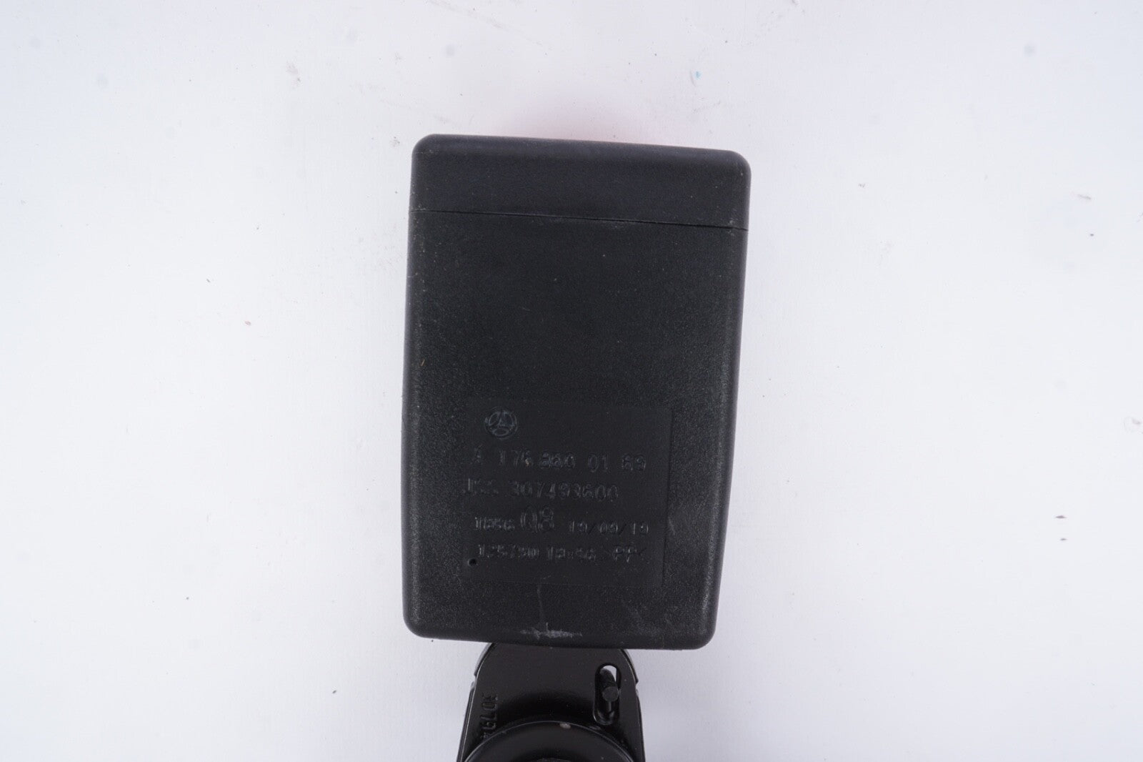 2015 - 2020 Mercedes X156 GLA45 GLA250 seat belt buckle set center rear