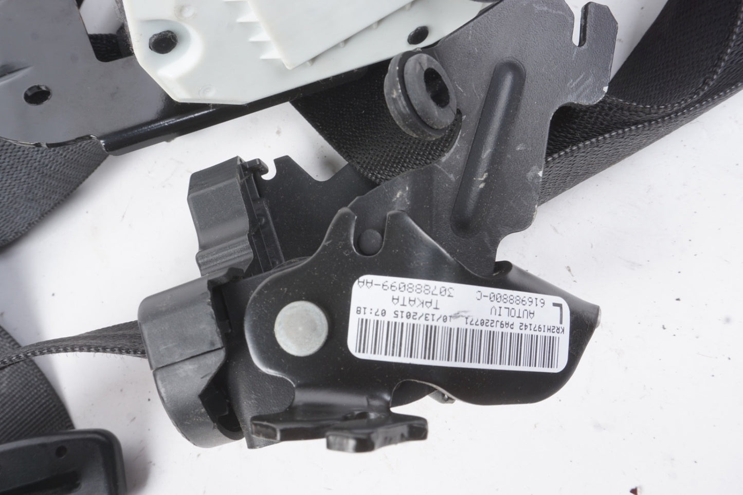 2010 - 2013 Mercedes E350 E550 Front Left Side Seat Belt Seatbelt Retractor OEM