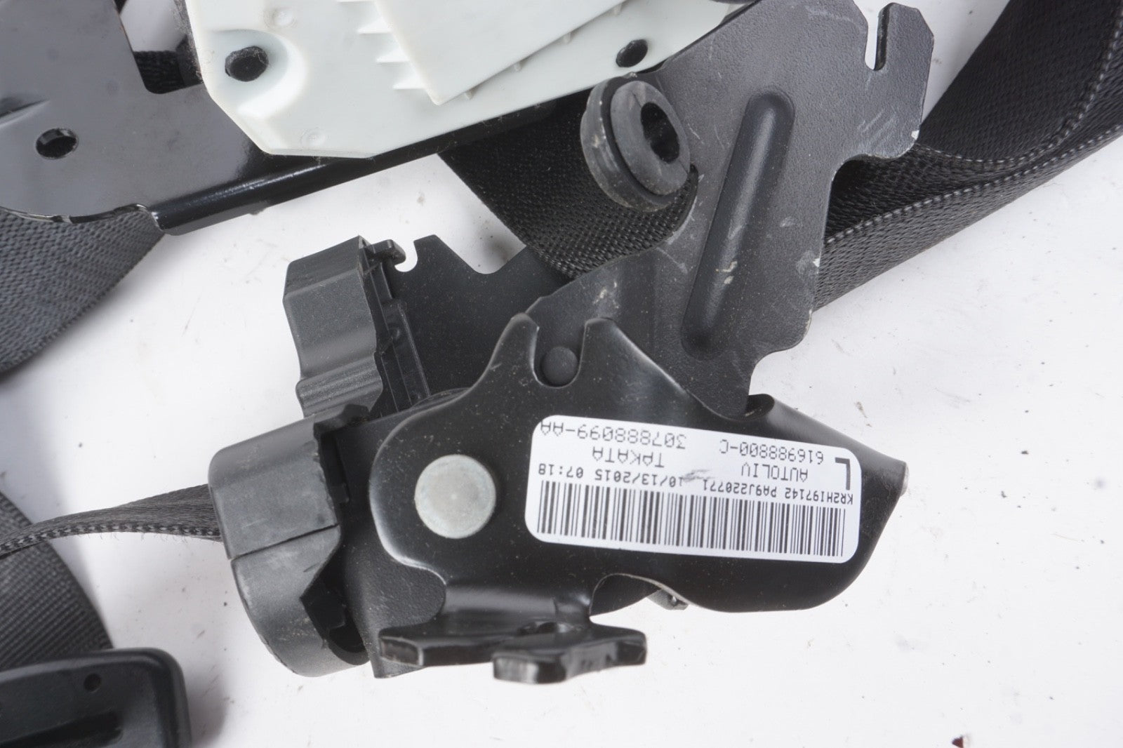 2010 - 2013 Mercedes E350 E550 Front Left Side Seat Belt Seatbelt Retractor OEM