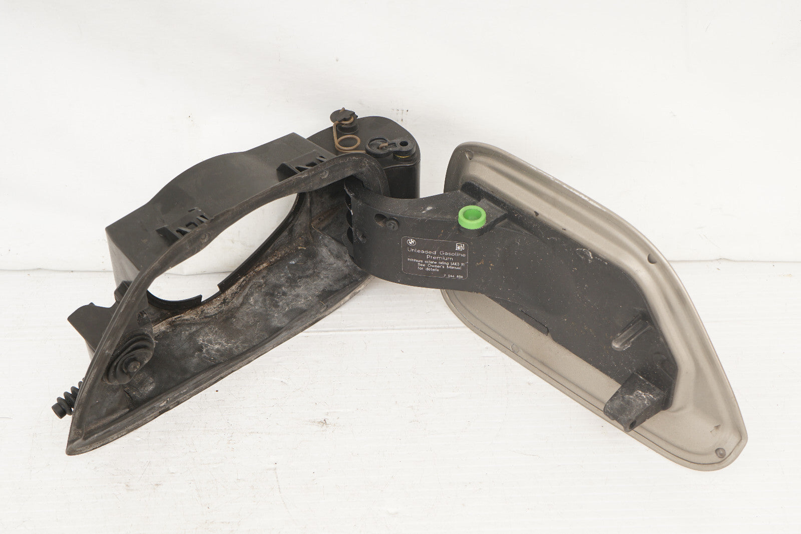 2007-2013 BMW 335i 328I E93 CONVERTIBLE GAS FUEL TANK DOOR W/ CAP OEM