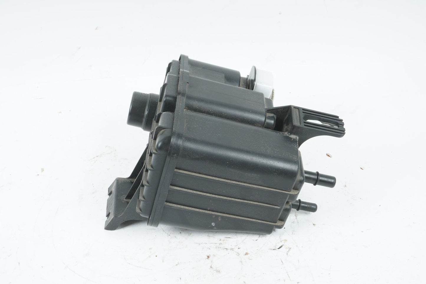 2017 - 2020 CHRYSLER PACIFICA FUEL VAPOR CHARCOAL CANISTER 52030368AF OEM