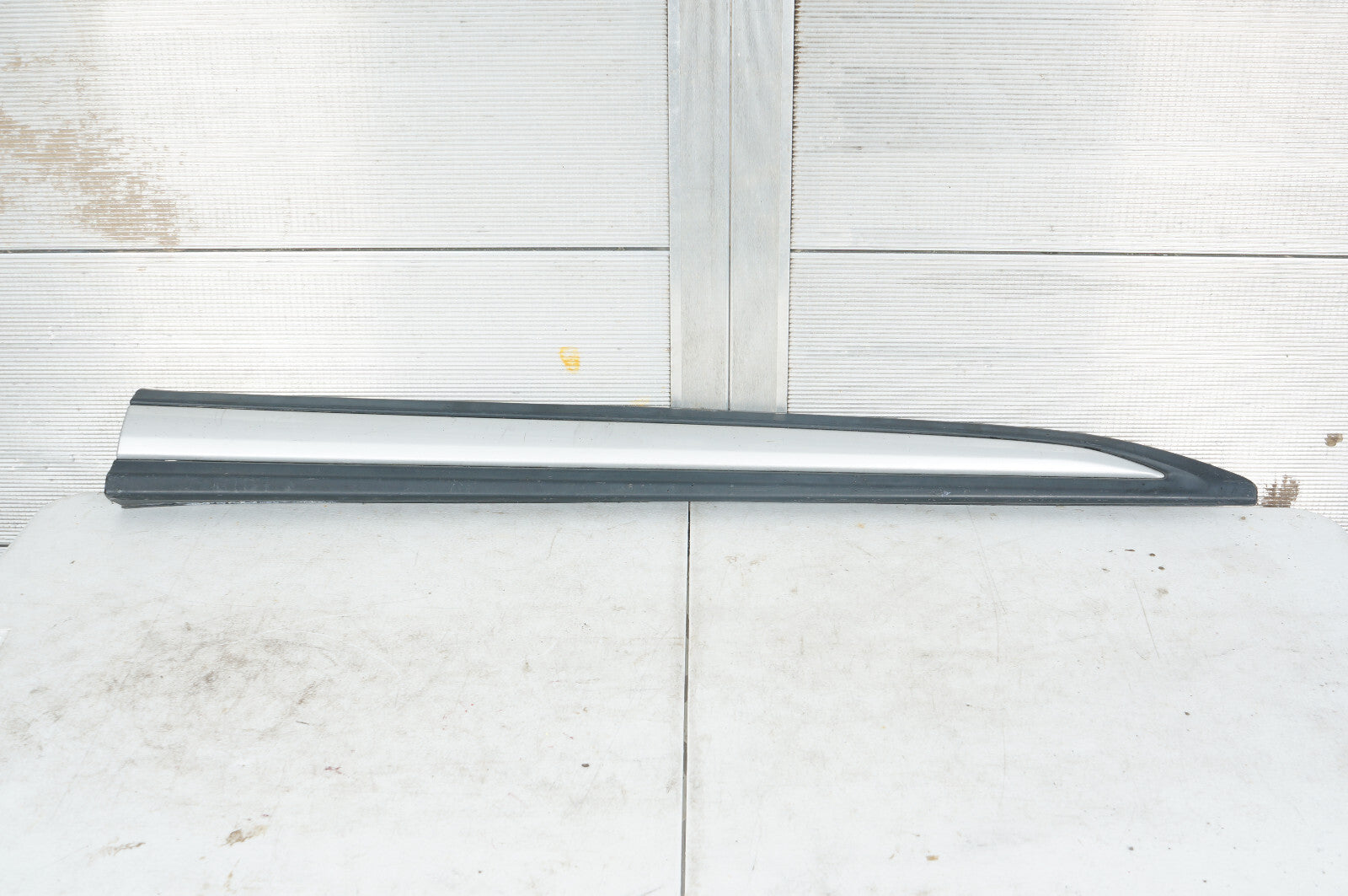 14 - 18 MITSUBISHI OUTLANDER FRONT RIGHT PASSENGER SIDE DOOR LOWER MOLDING  OEM