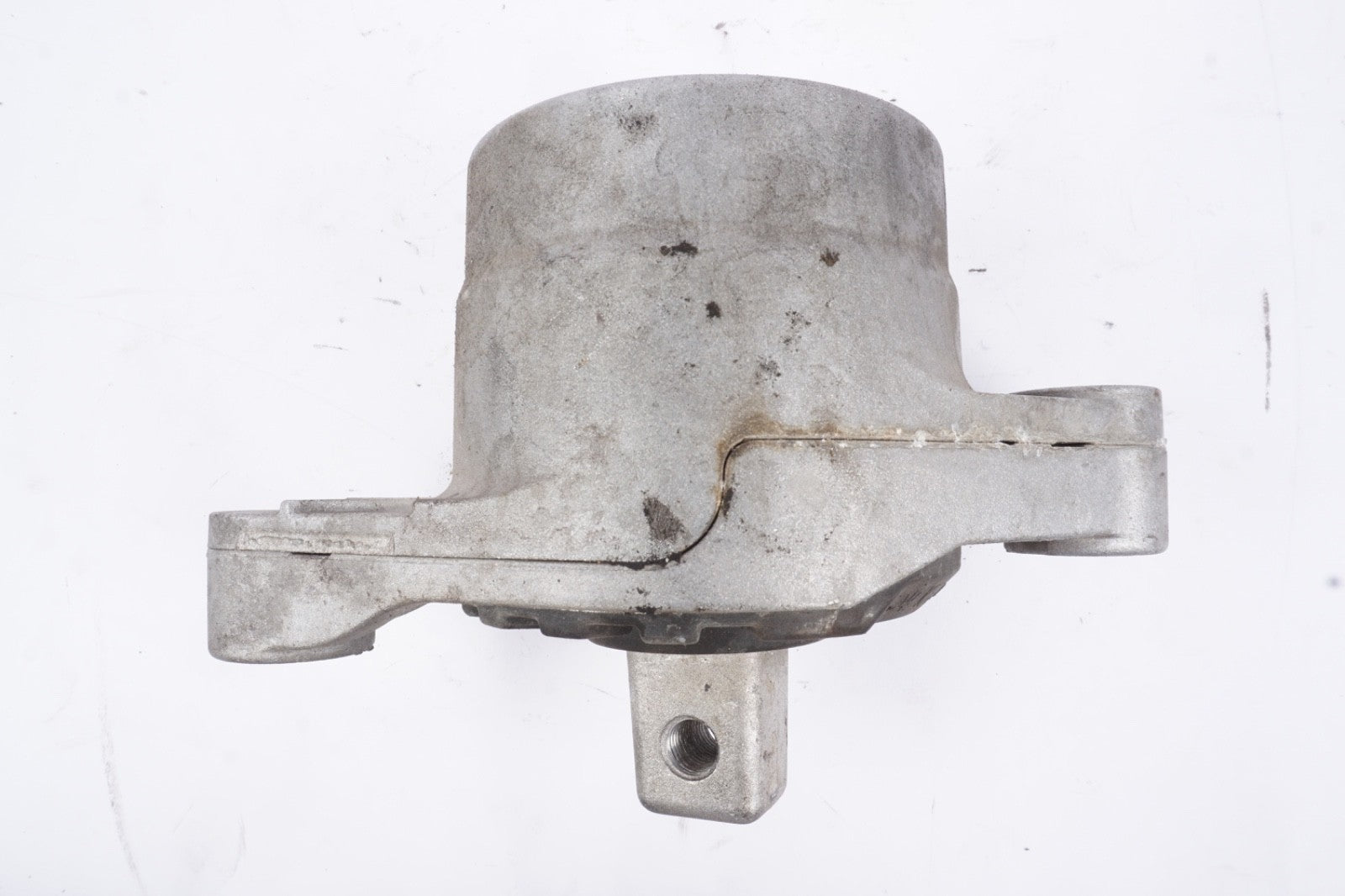 2014 - 2020 MASERATI GHIBLI 3.0L ENGINE MOTOR RIGHT SIDE MOUNT BRACKET OEM