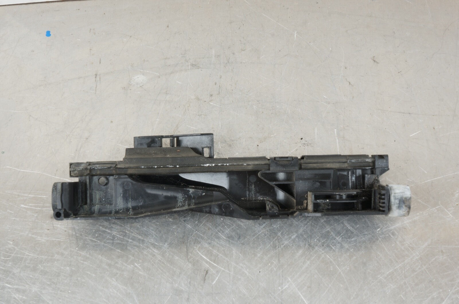 03-06 BMW X3 E83 SUV 3.0L LEFT SIDE RADIATOR MOUNT  BRACKET CARRIER OEM 7530252