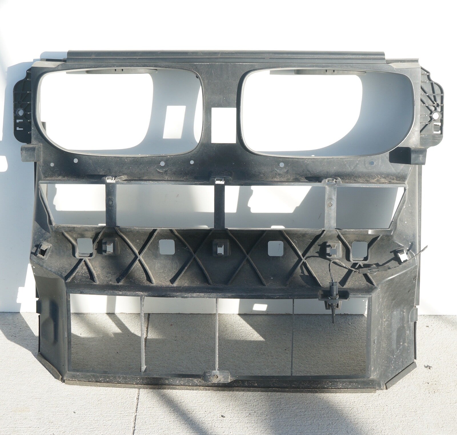 2007 - 2010 BMW E70 X5 FRONT RADIATOR AIR DUCT SHROUD SUPPORT BRACKET 7177878