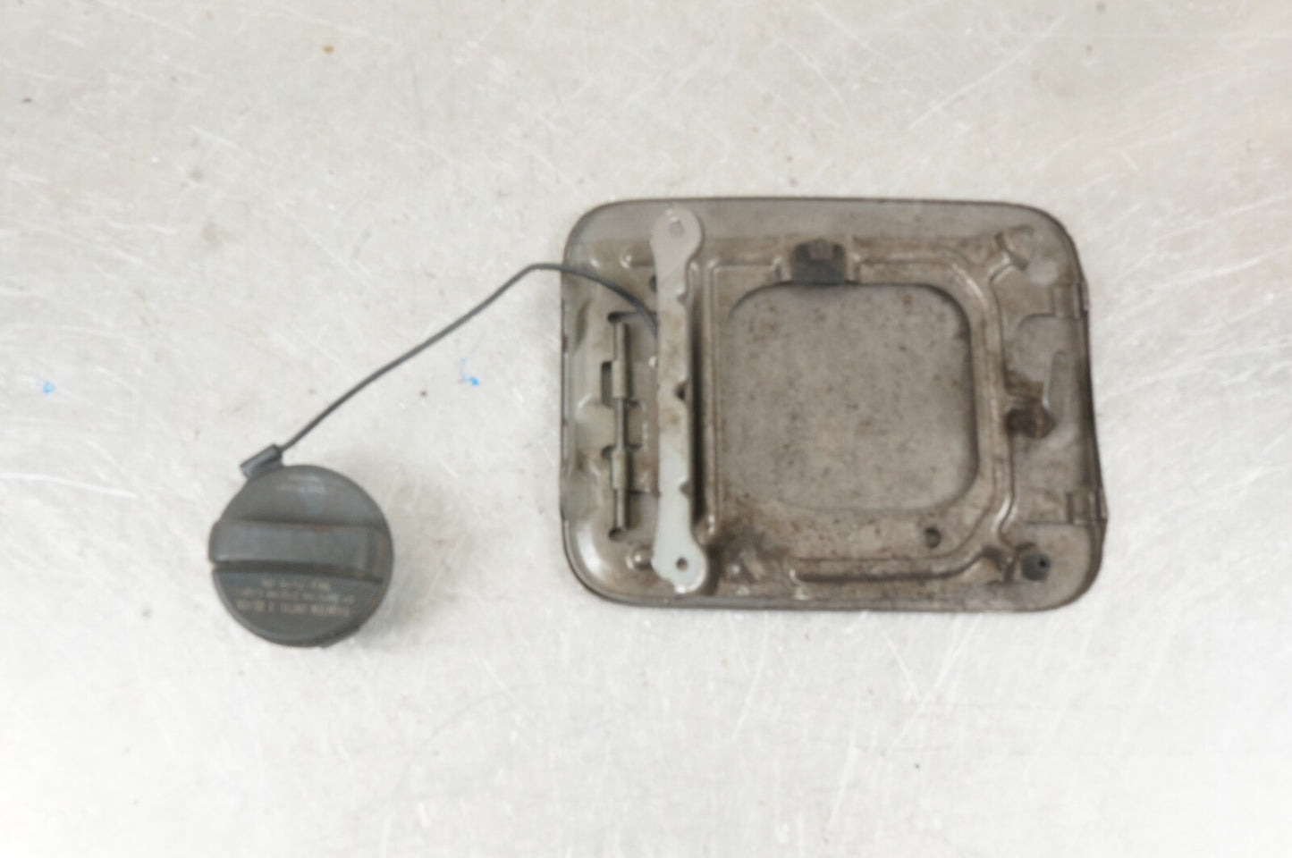 2011 - 2017 Nissan Quest FUEL GAS DOOR LID