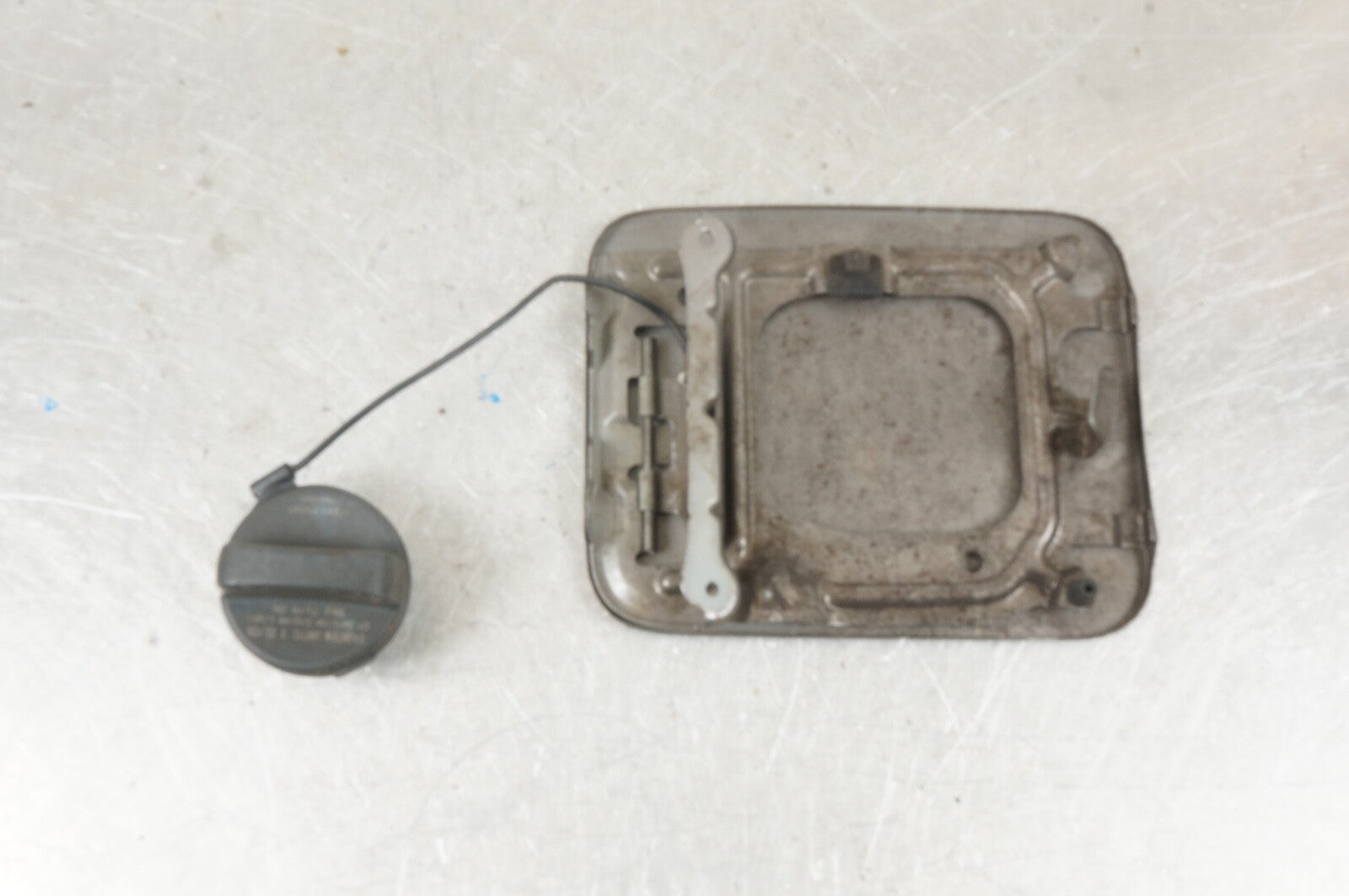 2011 - 2017 Nissan Quest FUEL GAS DOOR LID