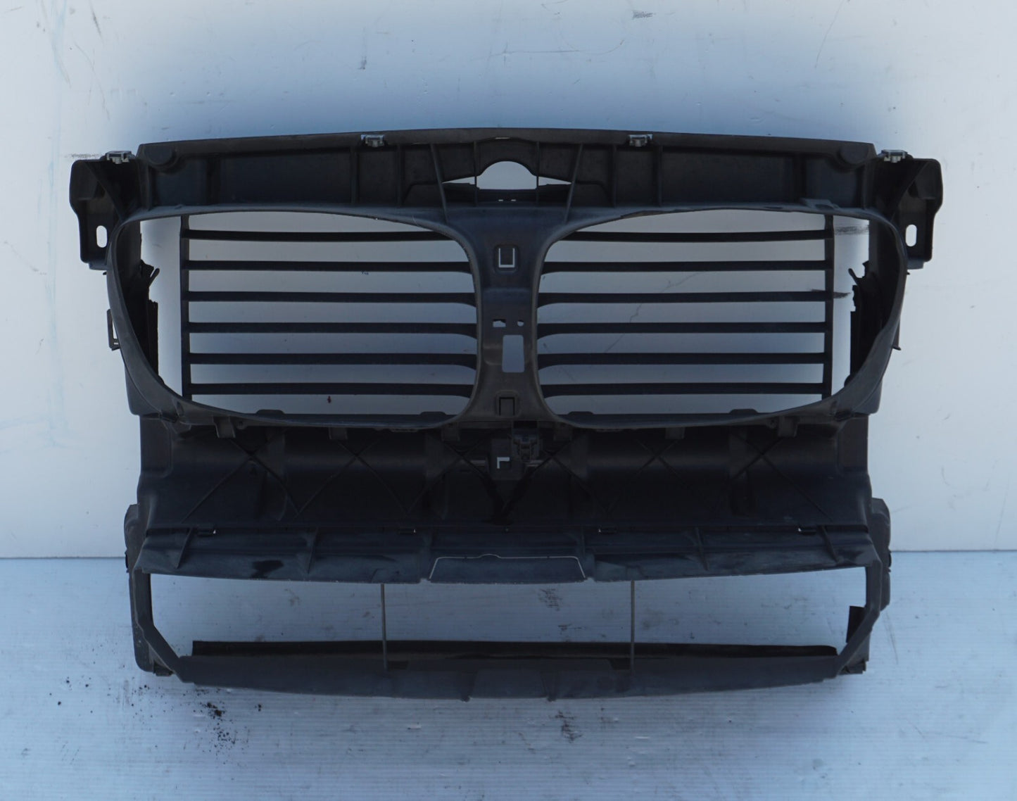 2011-2016 bmw 650i 550i GT F07 n63 4.4l radiator upper and lower support frame
